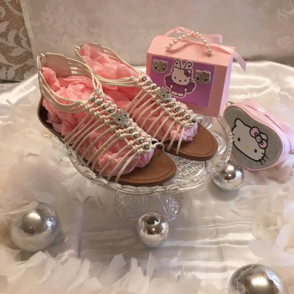 ADORABLE galdiator sandals and earings with hello kitty crystal details! - Picture 1 of 11
